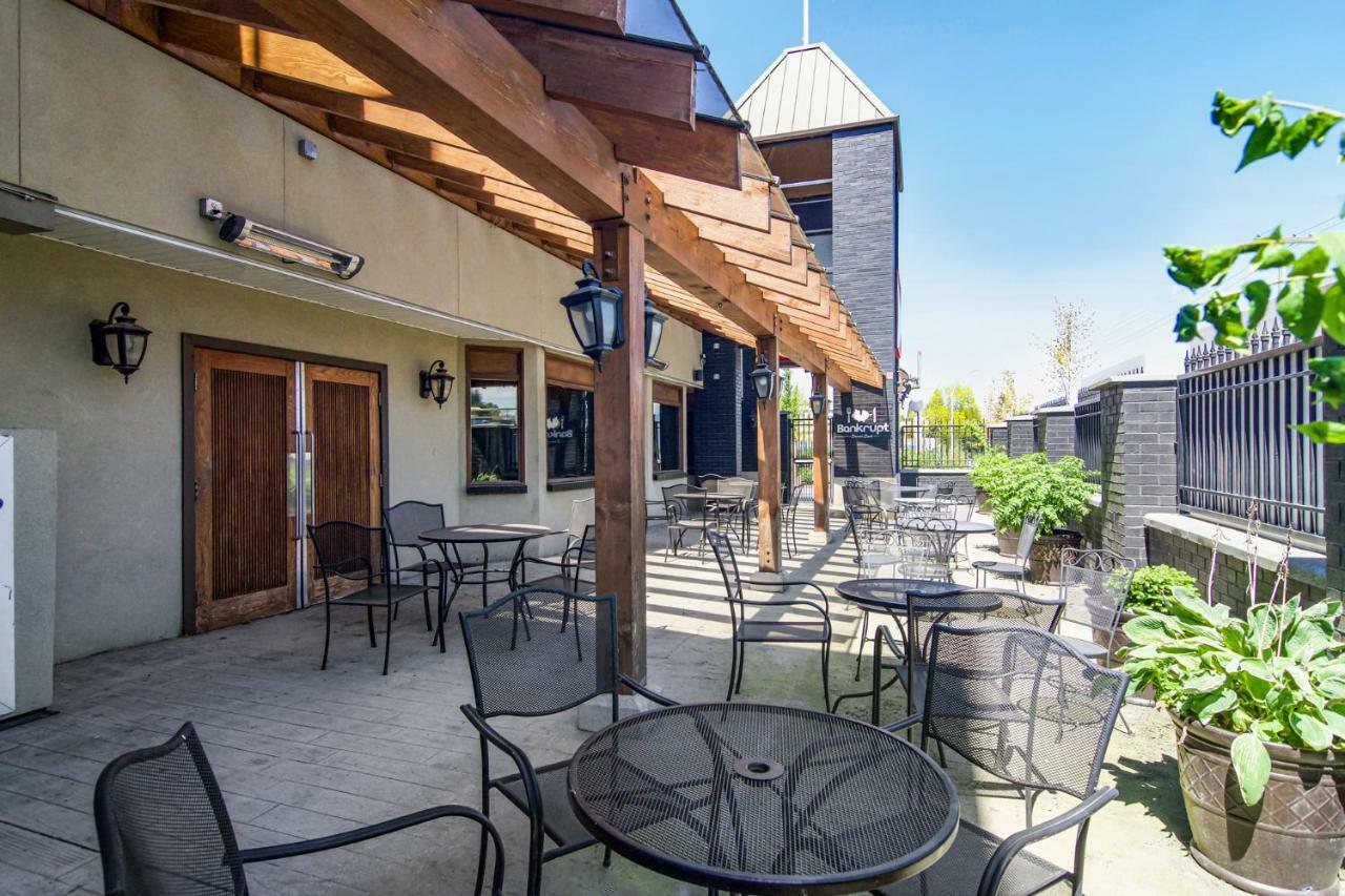 Red Lion Inn & Suites Abbotsford Exterior foto